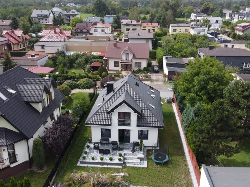 Na sprzedaż dom z basenem 220m2