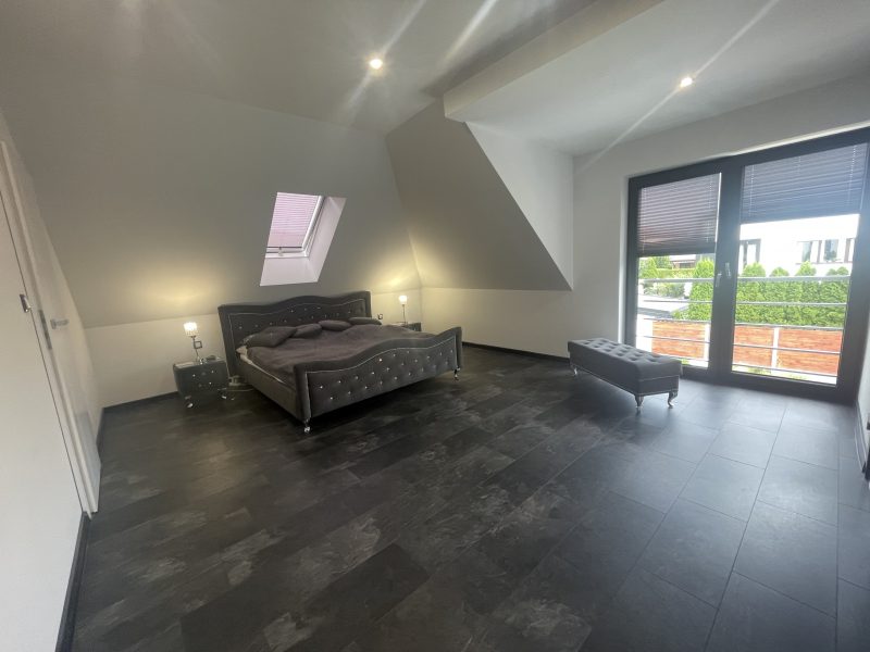 Na sprzedaż dom z basenem 220m2