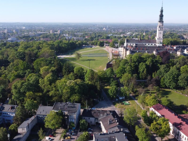 Sprzedaż udziałów w kamienicy przy zbiegu ulic Wieluńskiej i 3-go Maja w Częstochowie